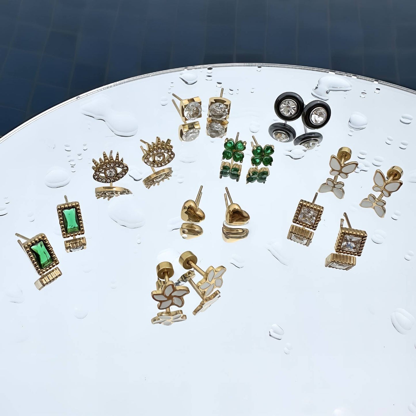 SZÍVEK FÜLBEVALÓ, 18K ARANYOZOTT NEMESACÉL