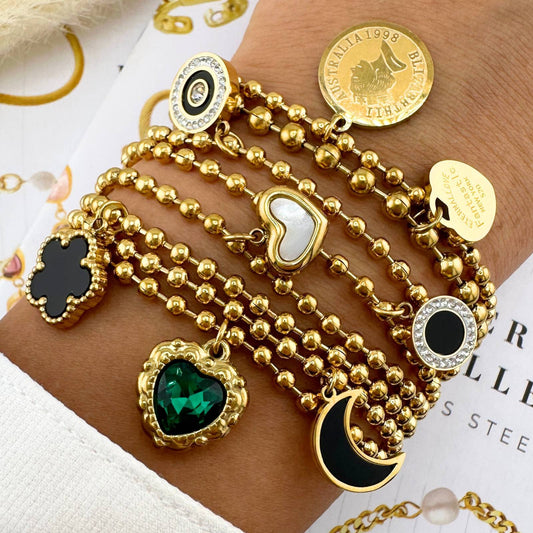 SZÍVEK KARKÖTŐ, 18K ARANYOZOTT NEMESACÉL