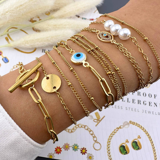 GONOSZ SZEM KARKÖTŐ, 18K  ARANYOZOTT NEMESACÉL