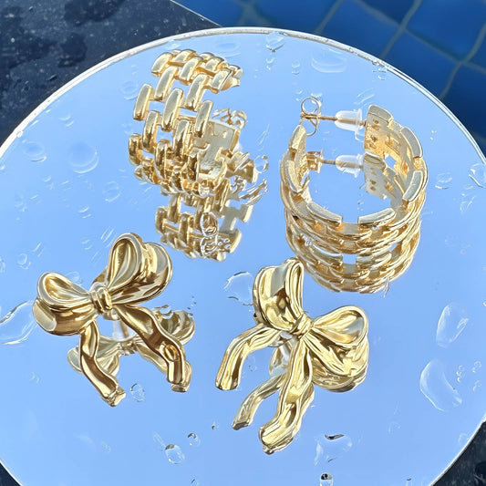 FÜLBEVALÓ, 18K  ARANYOZOTT NEMESACÉL