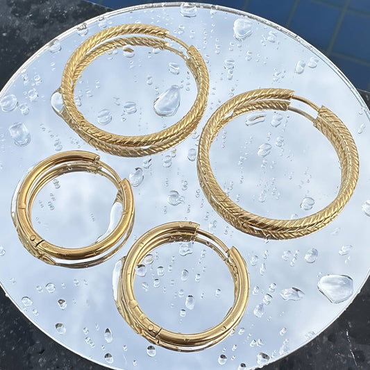 FÜLBEVALÓ, 18K  ARANYOZOTT NEMESACÉL