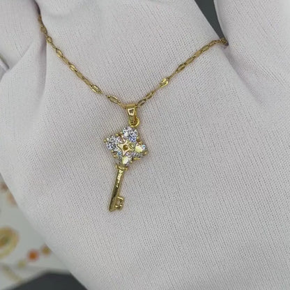 KULCS NYAKLÁNC, 18K  ARANYOZOTT NEMESACÉL